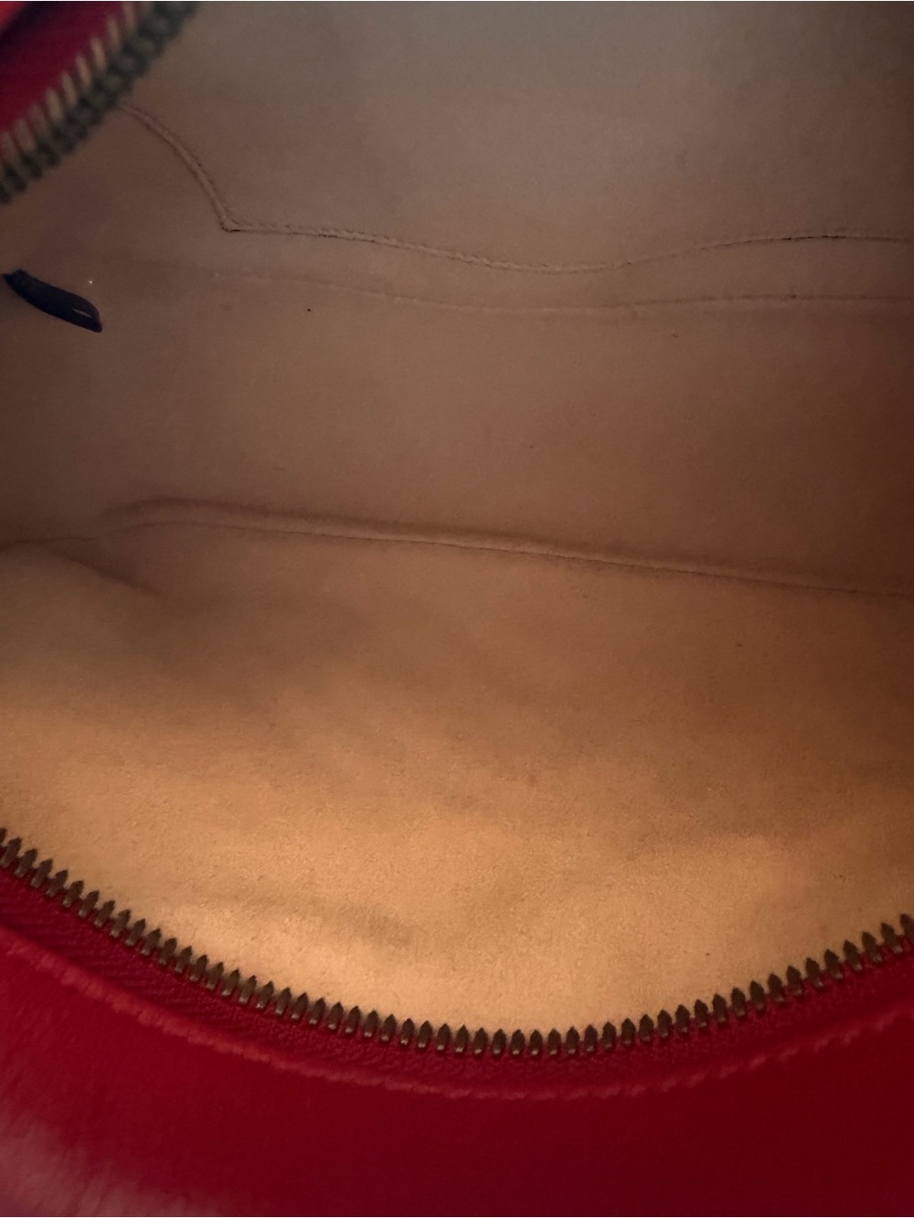 Gucci Red Marmont Matelassé Leather Camera Bag - Picture 9 of 9